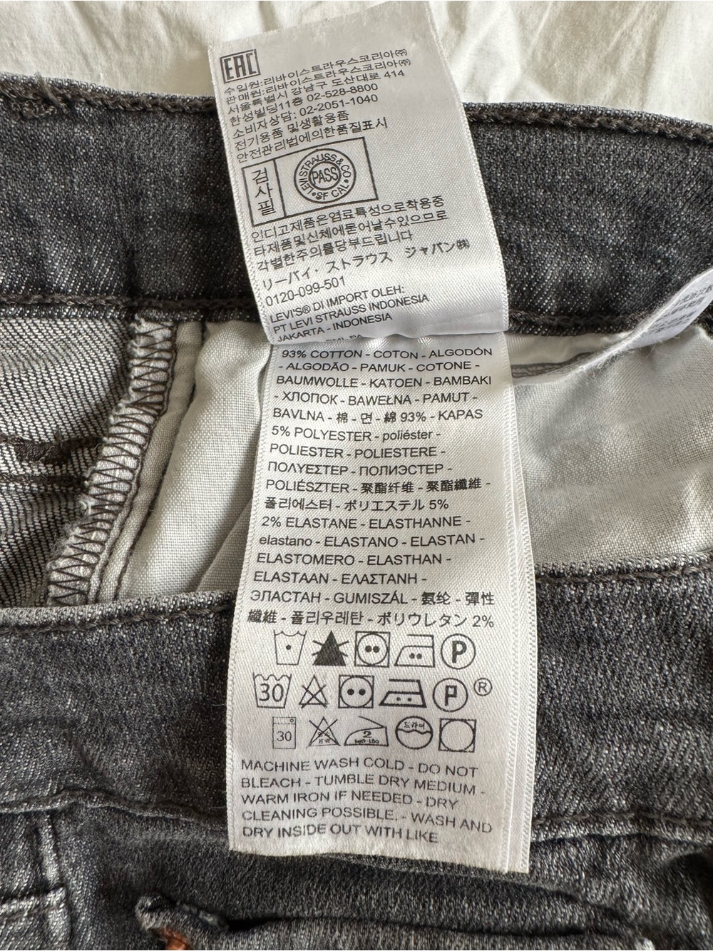 Levi's Women's Dark Gray Straight-Leg Jeans - Picture 7 of 8